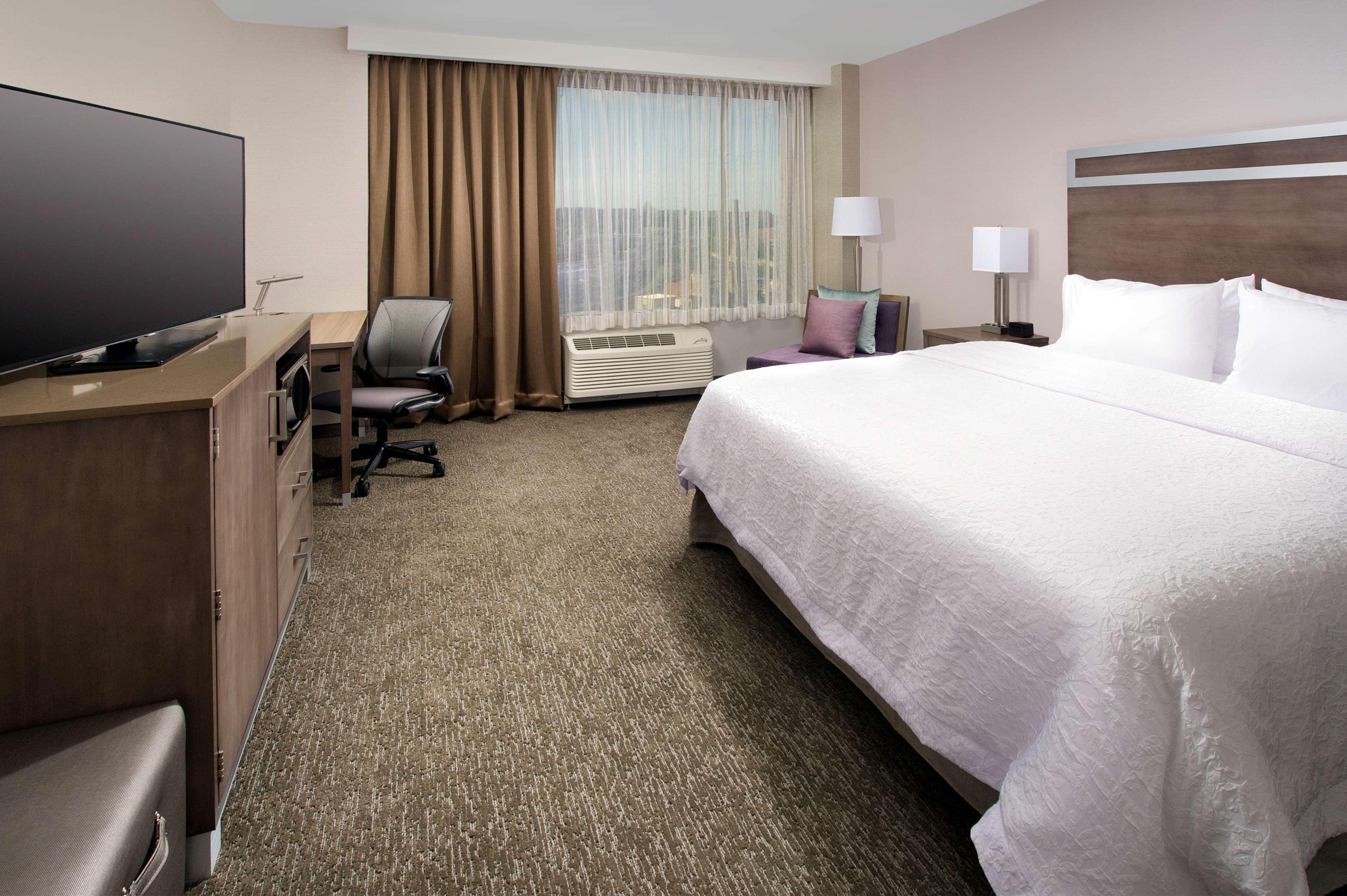 ROOM, KING BED