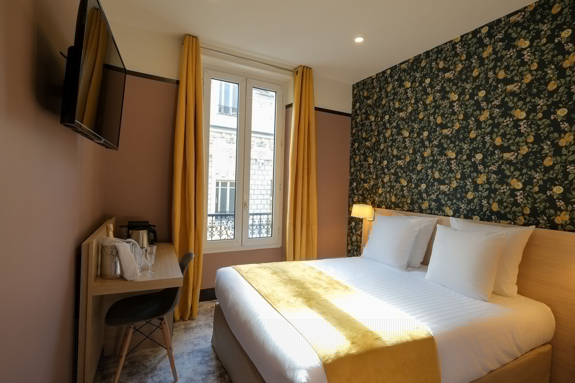 Petite, Double Bed، 1 MED HOTEL 5/10