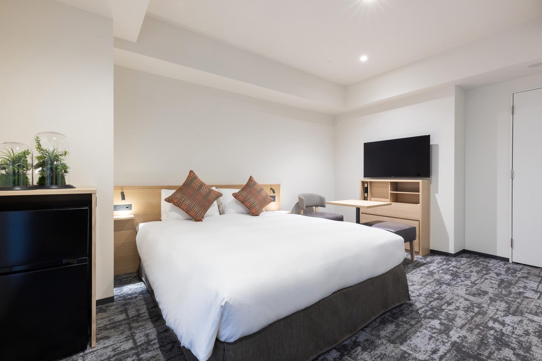Universal, Double Bed