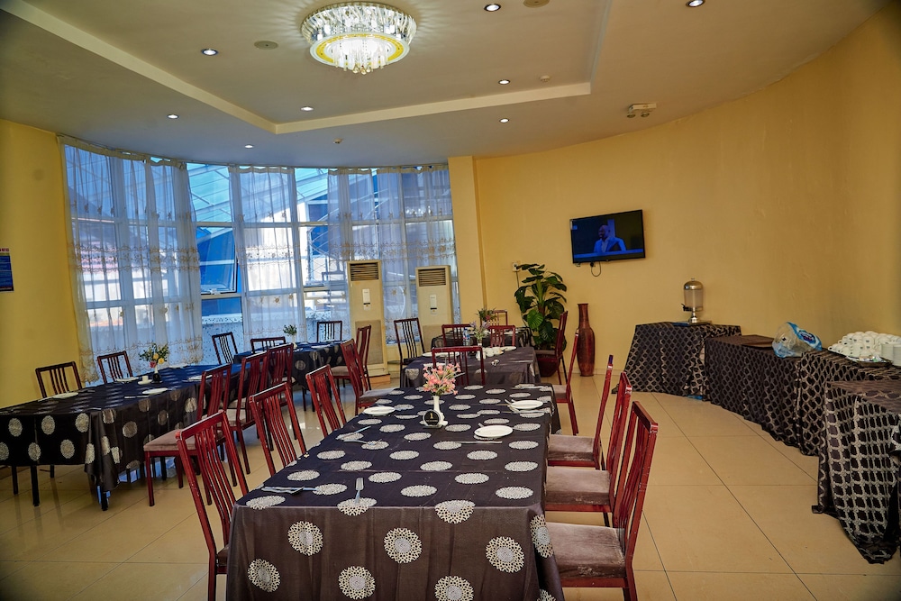 Barcelona Hotels Abuja 43/50