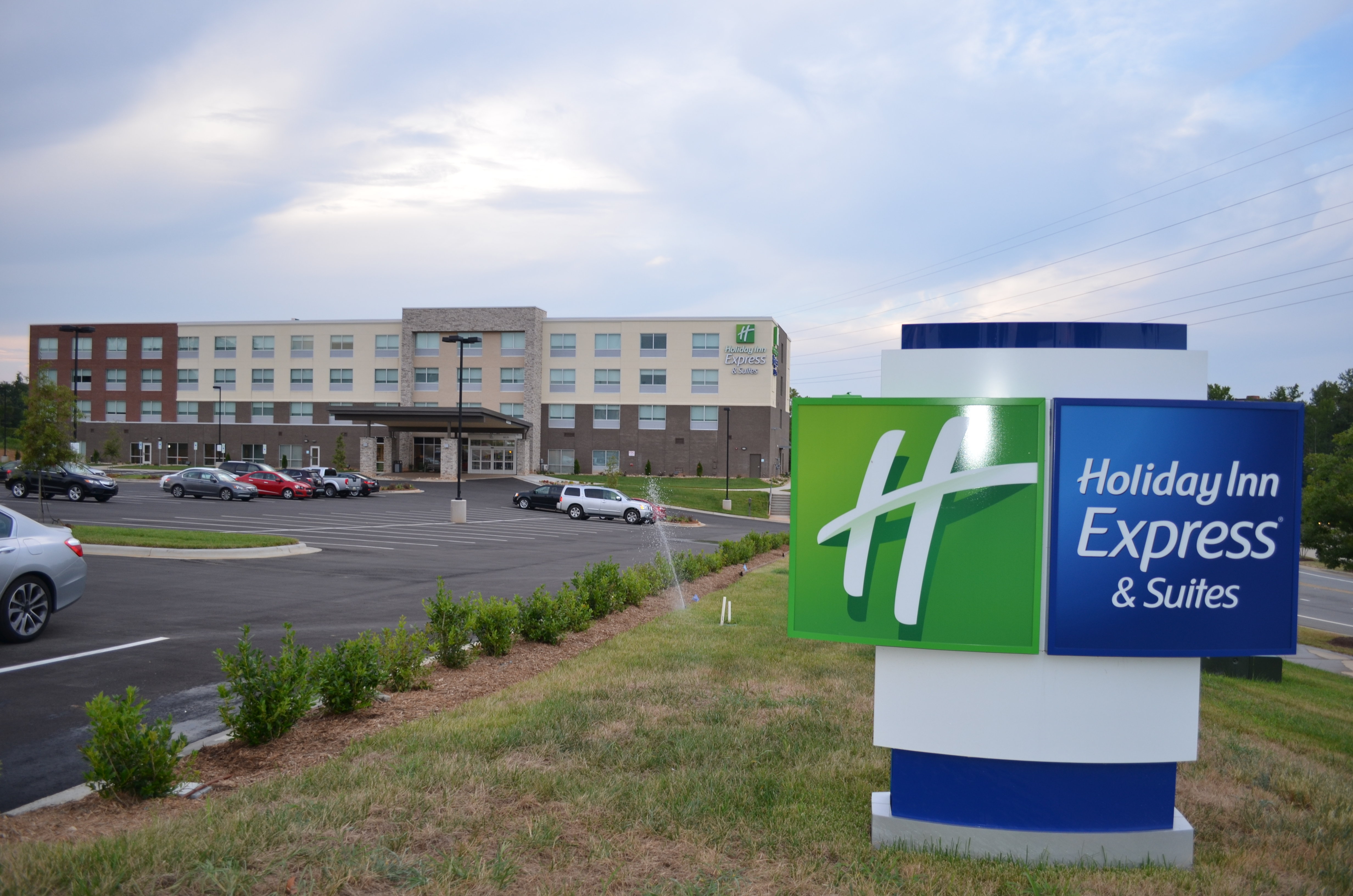 Holiday Inn Express Suites Charlotte Ne University Area 39/40