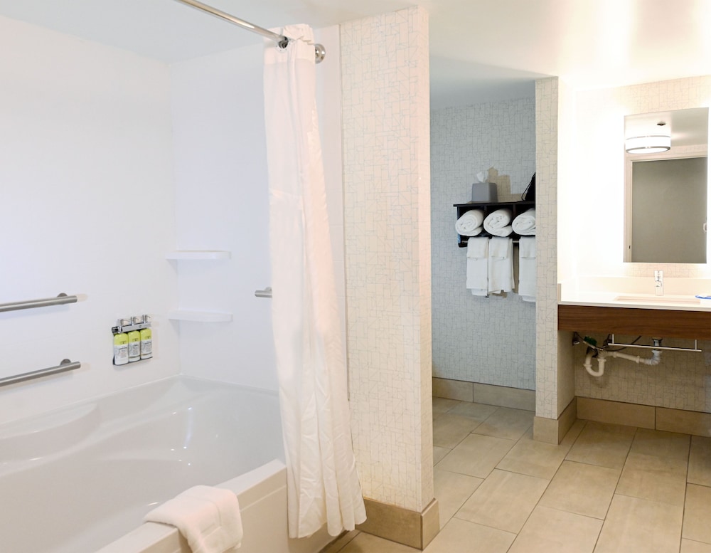 Holiday Inn Express Richmond Airport 19/60