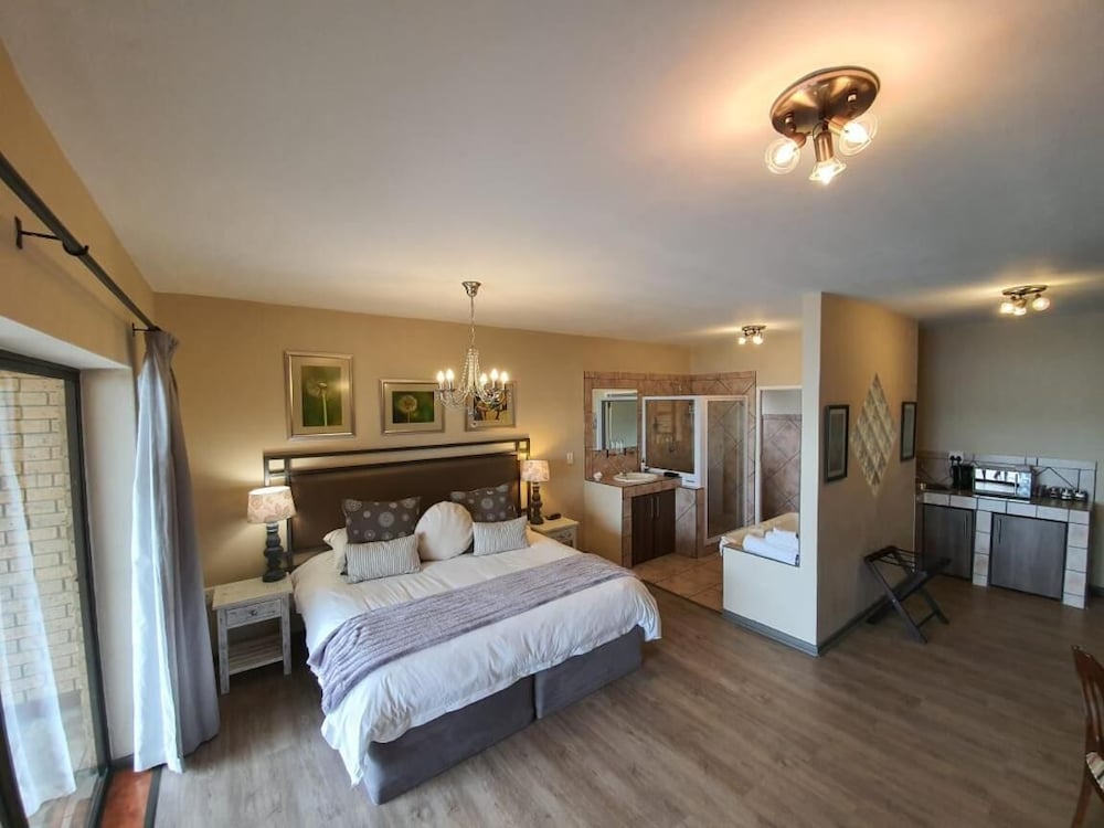 Overmeer Guest House 8/42