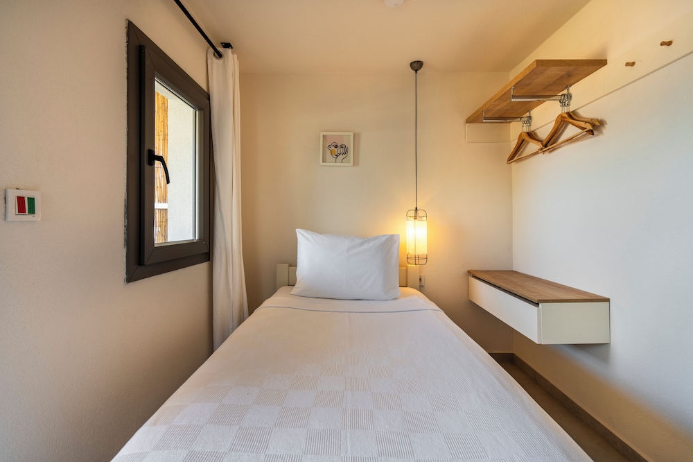 Daphnis Hotel 16/46