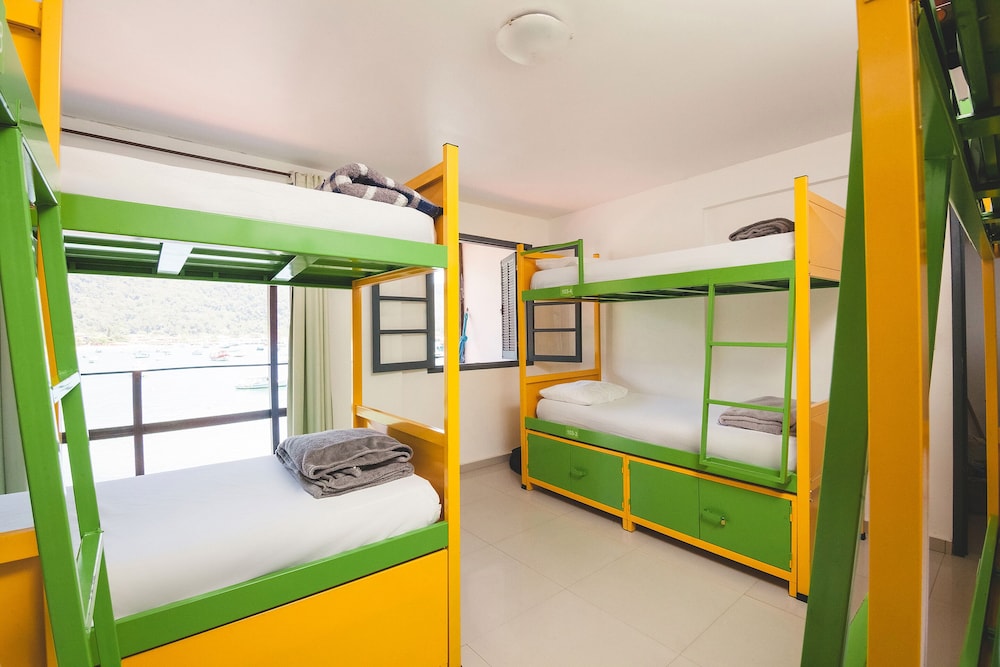 Mixed Dorm, 4 People, Deluxe