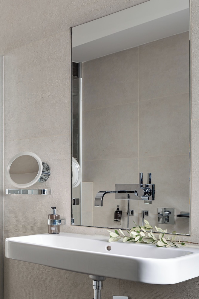 Coco Chanel Boutique Apartment 46/50