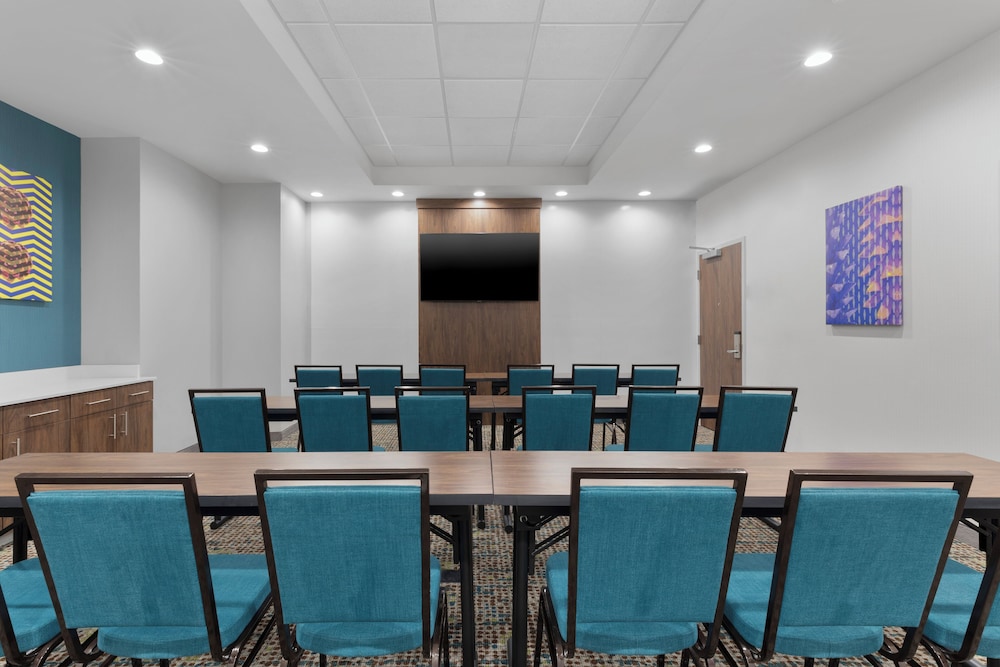 Hampton Inn Saline MI 34/39