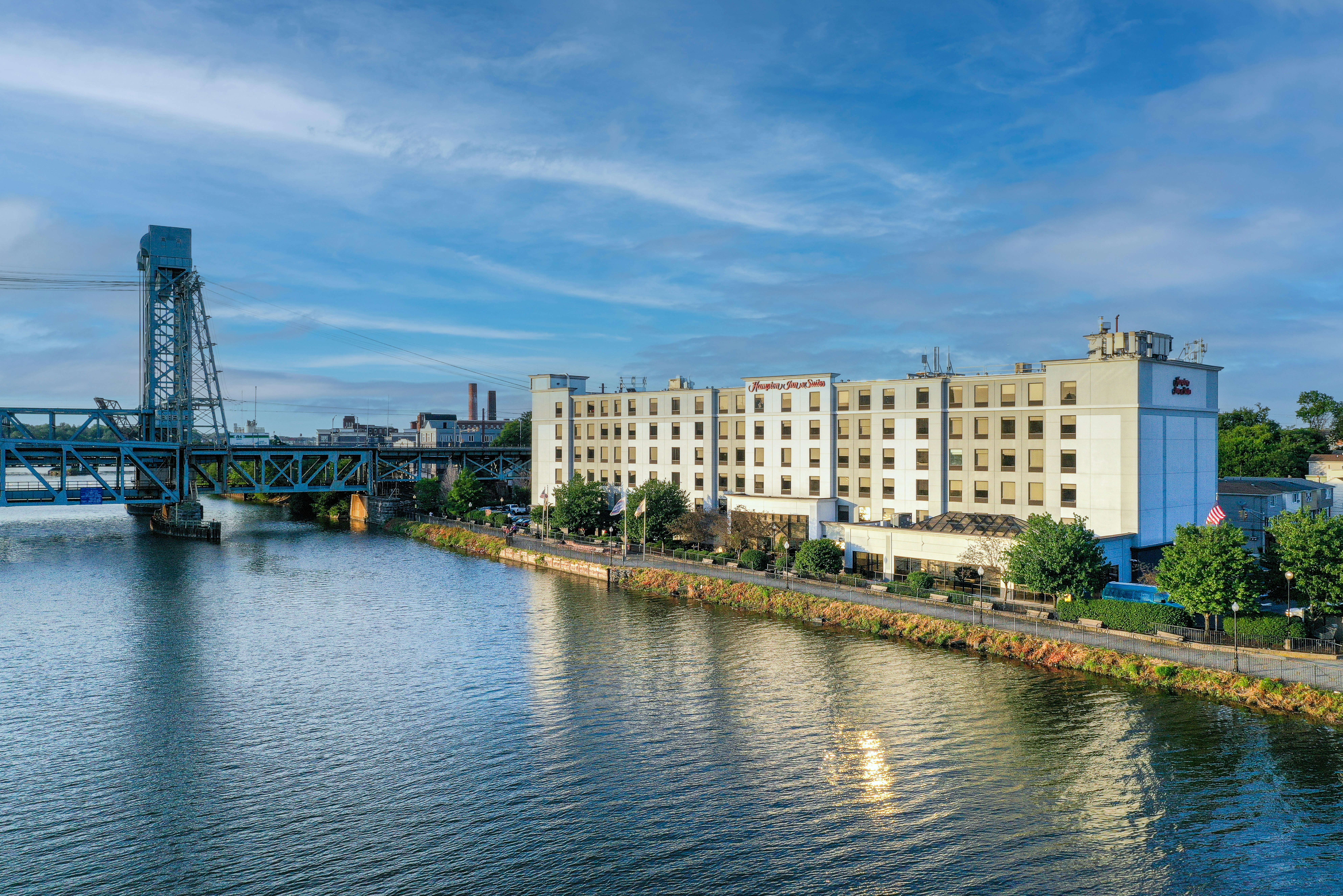 Hampton Inn Suites Newark Harrison Riverwalk 56/60