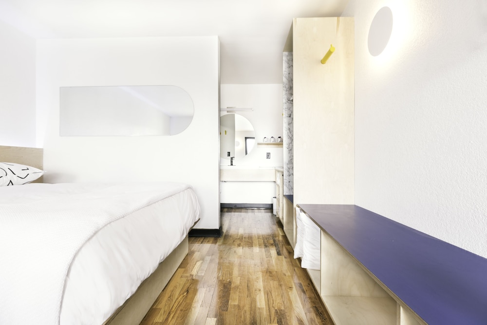 The Iris Motel 22/48