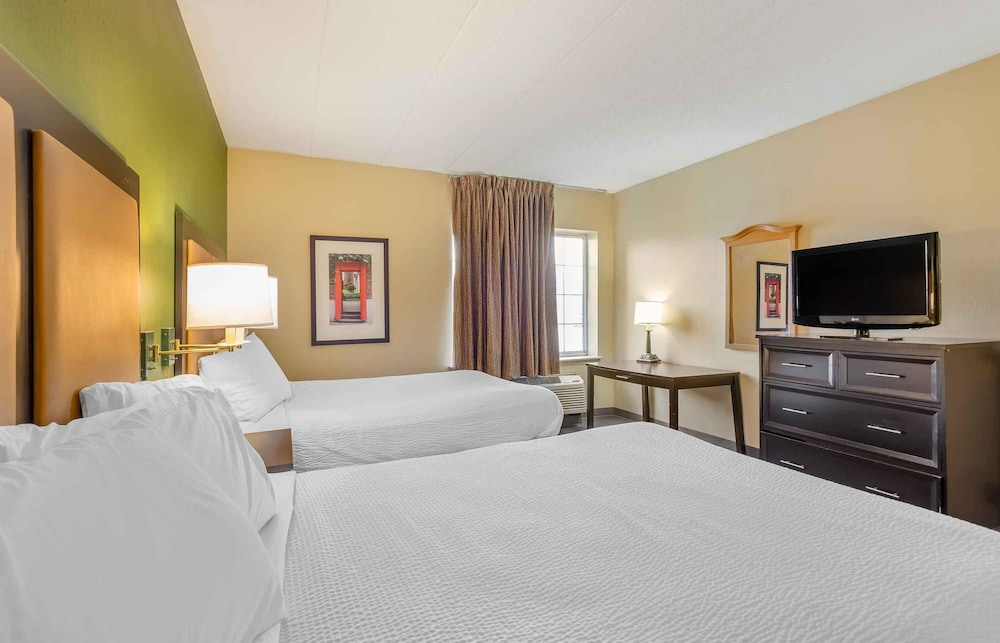 STUDIO, 2 QUEEN BEDS
