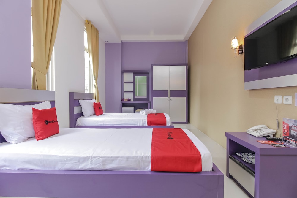 Reddoorz Plus Near Stasiun Bekasi 7/45