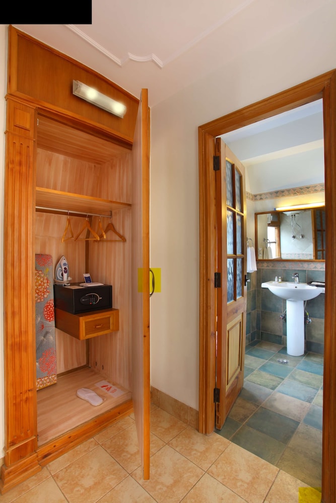 Marigold Sarovar Portico 6/50