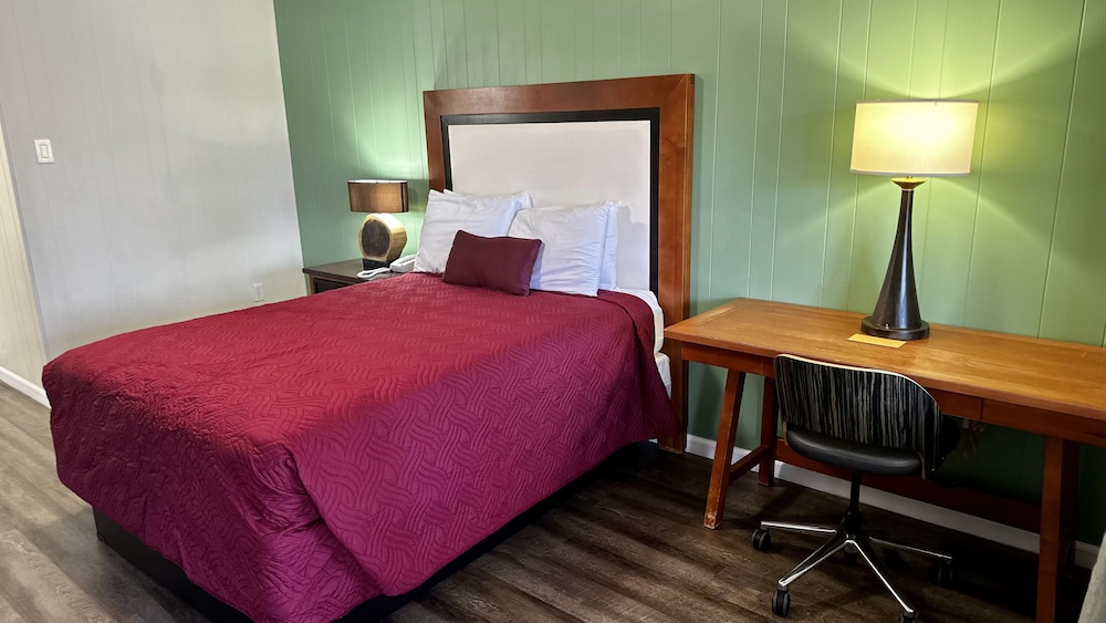 Colonial Inn Franklin 21/35