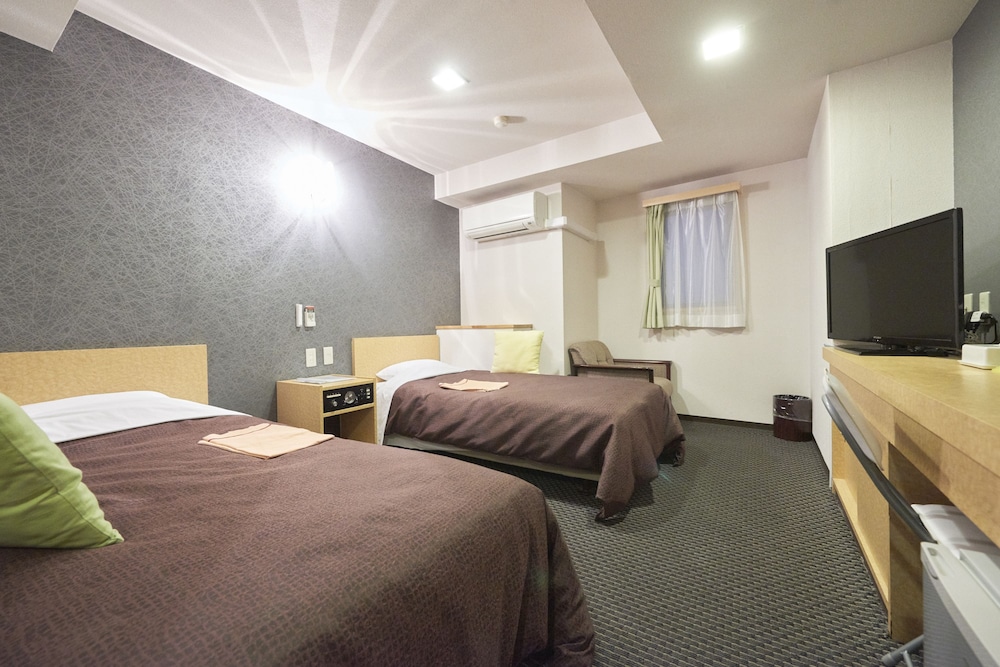ROOM, TWIN BEDS