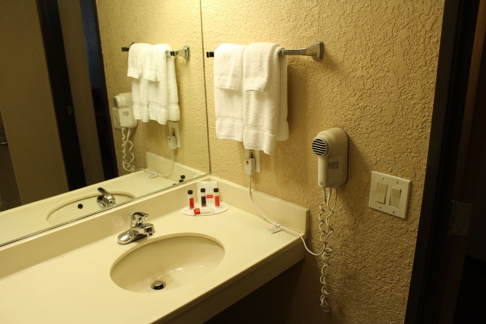 Ramada By Wyndham Portland 12/35