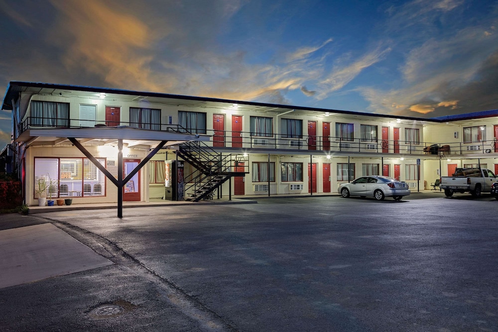 Knights Inn Big Spring 3/38