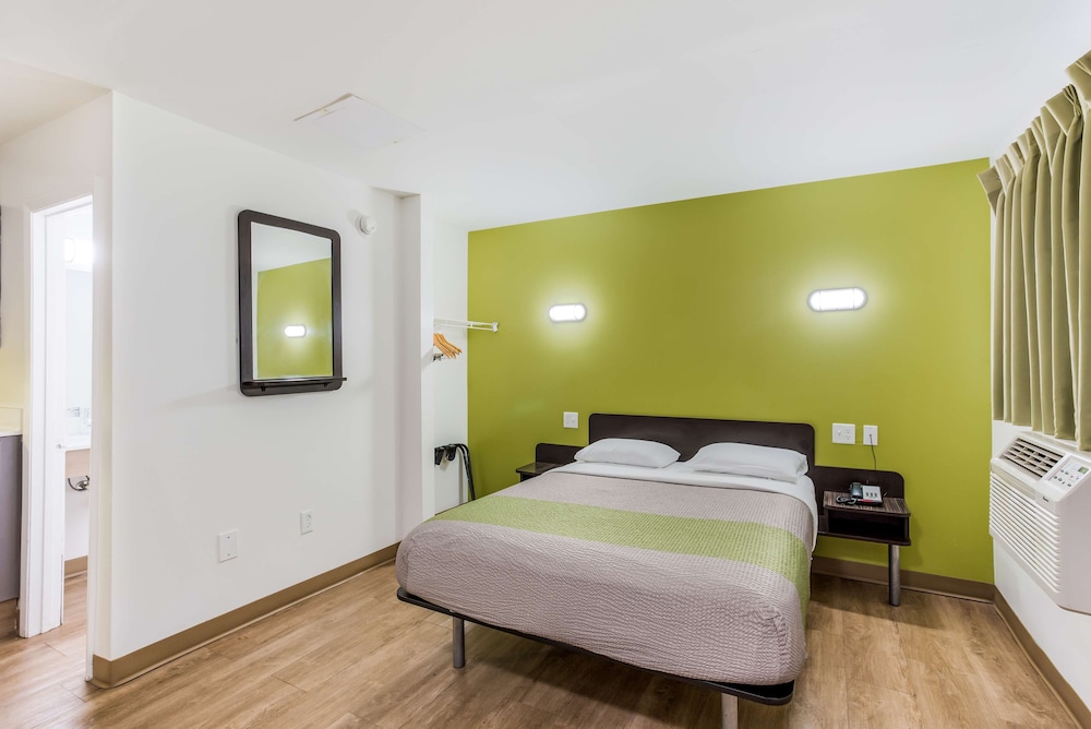 Studio 6 Extended Stay - Jacksonville, FL - South 20/46