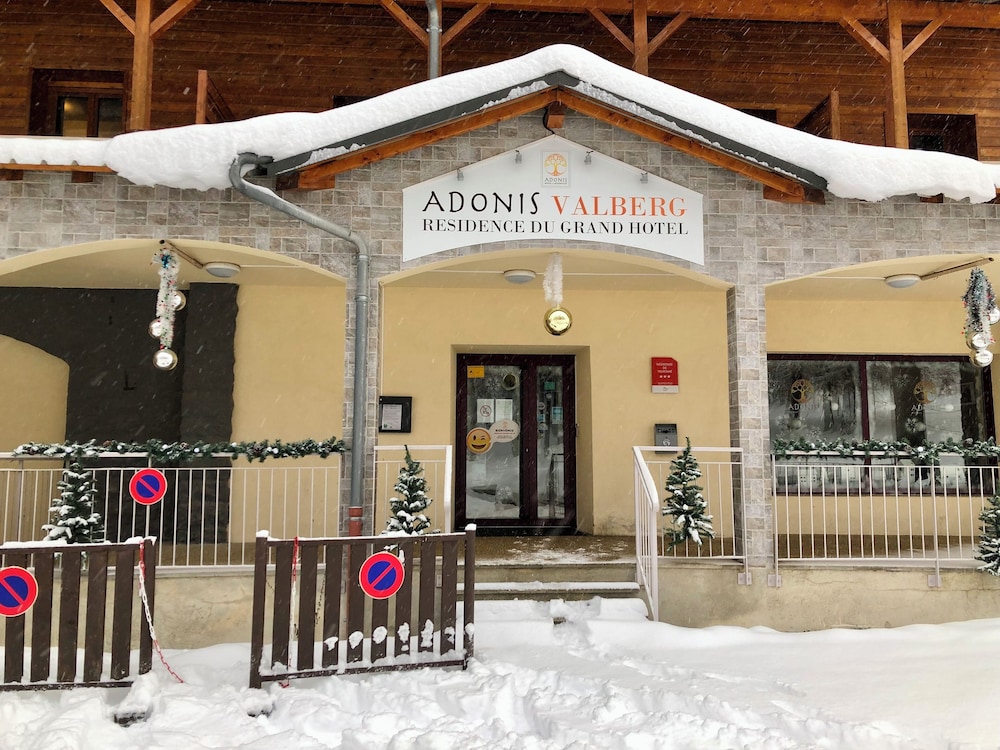 Adonis Valberg in GUILLAUMES