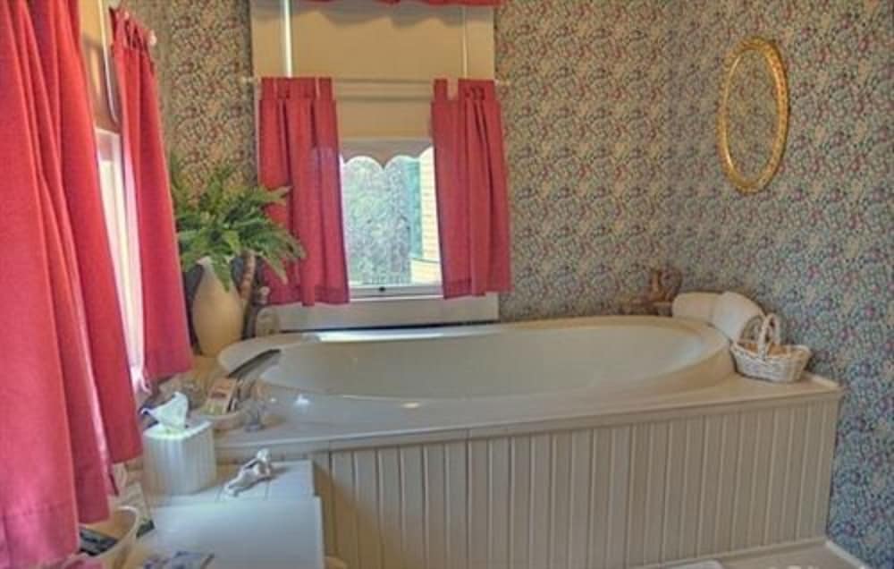 Oliver Inn Bed and Breakfast 32/54