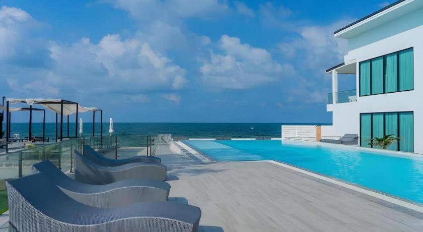 Rattana Pura Beach Resort 45/54