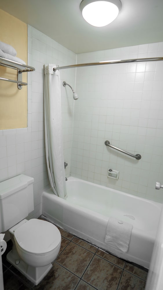 Motel6 Victorville, CA - Civic Center / Route 66 58/60