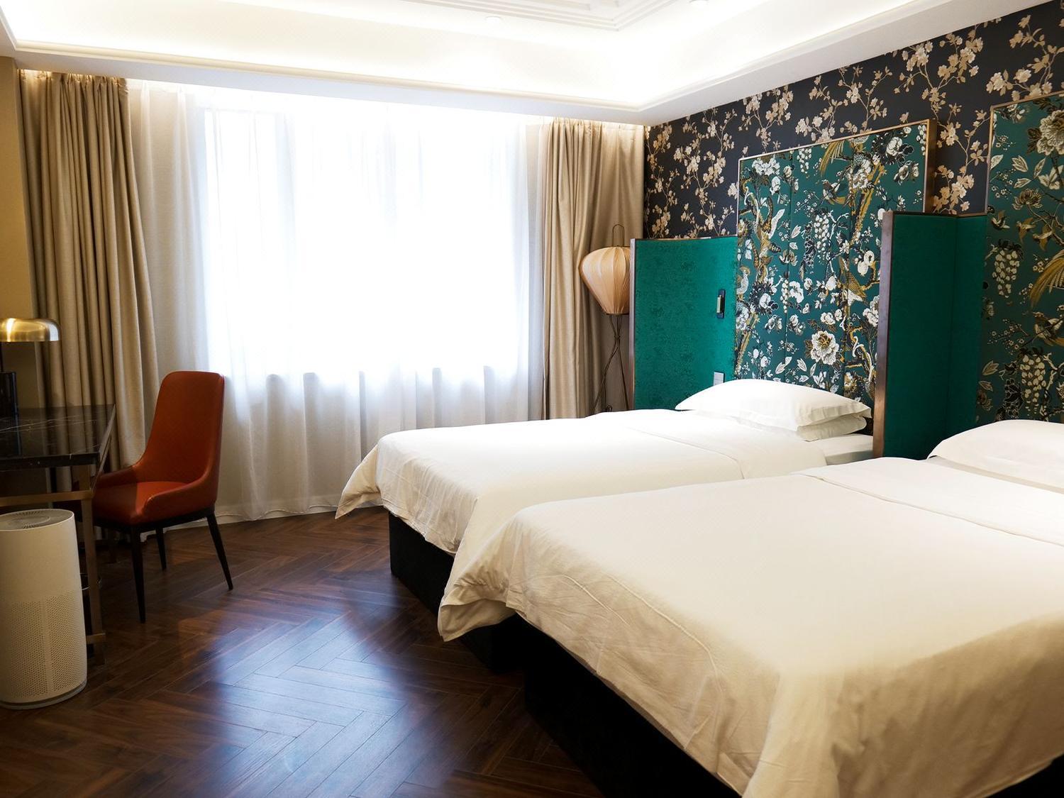Boutique, Twin Beds