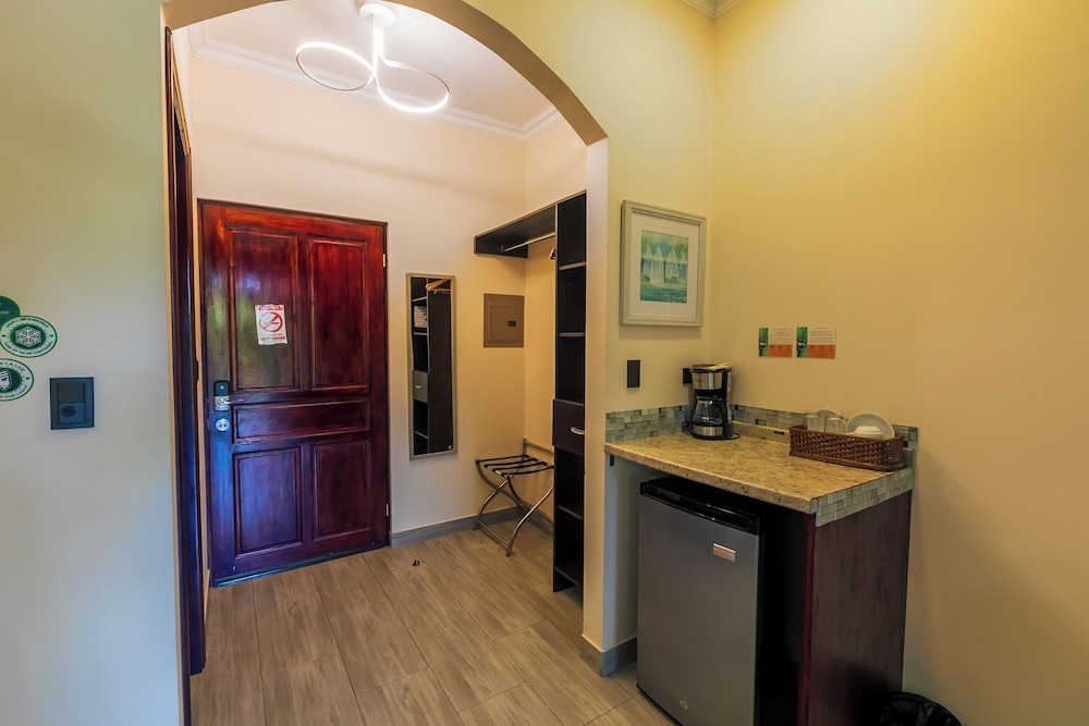 Casas del Toro Playa Flamingo 10/50
