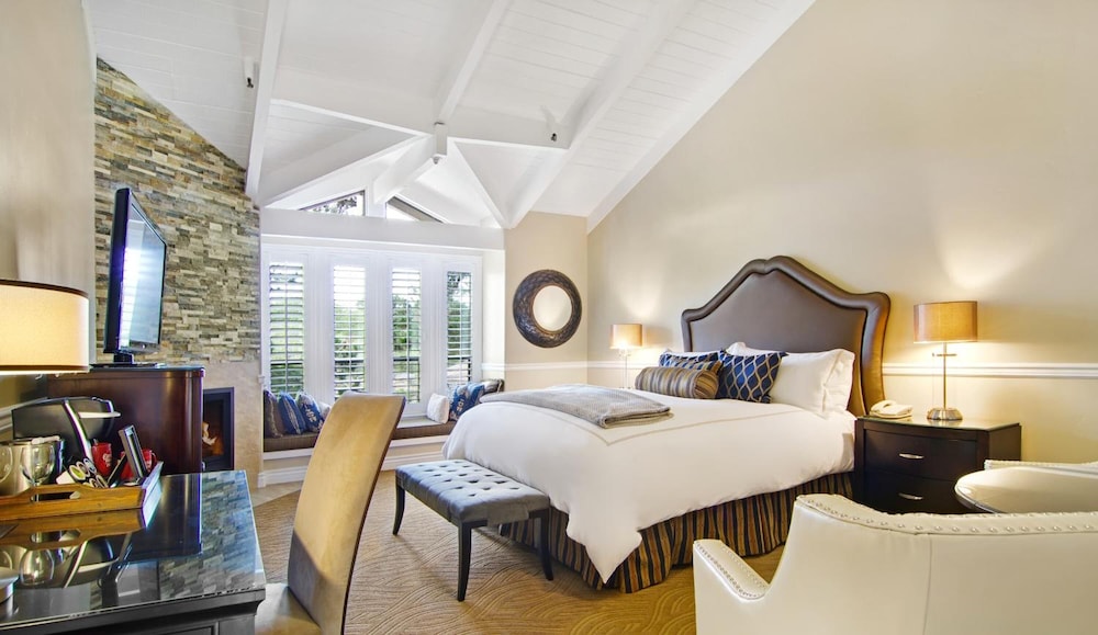 Carriage House Inn 30/35