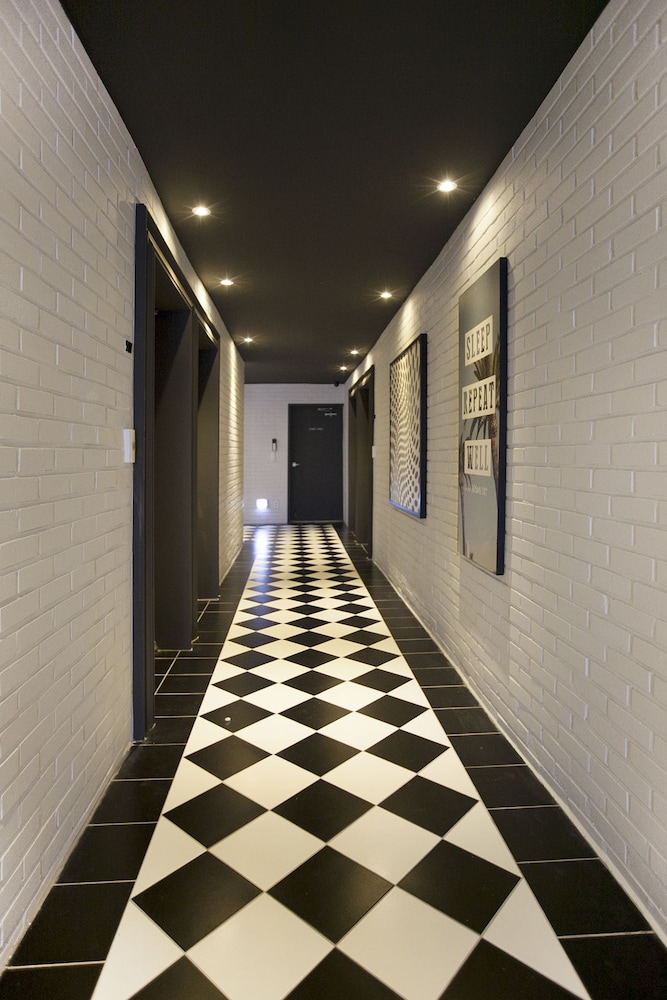 Brown Dot Hotel 34/39