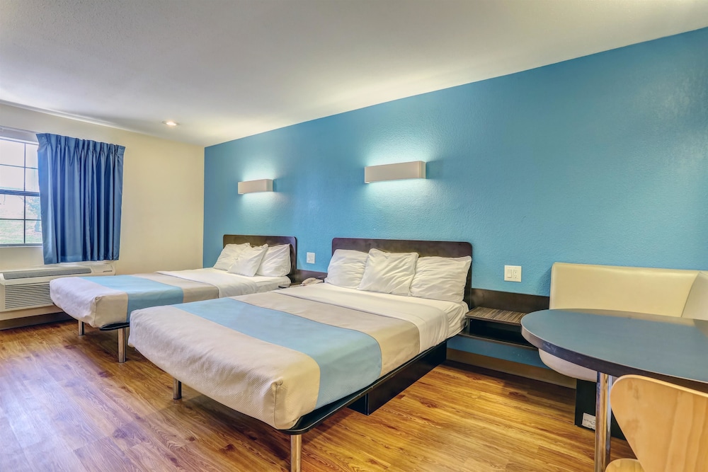 Motel6 Dickson, TN 42/59