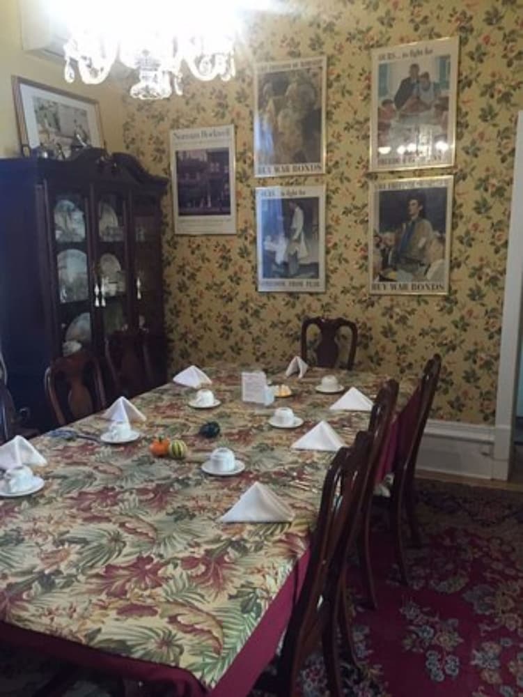 Auberge Mcgees Inn 57/75