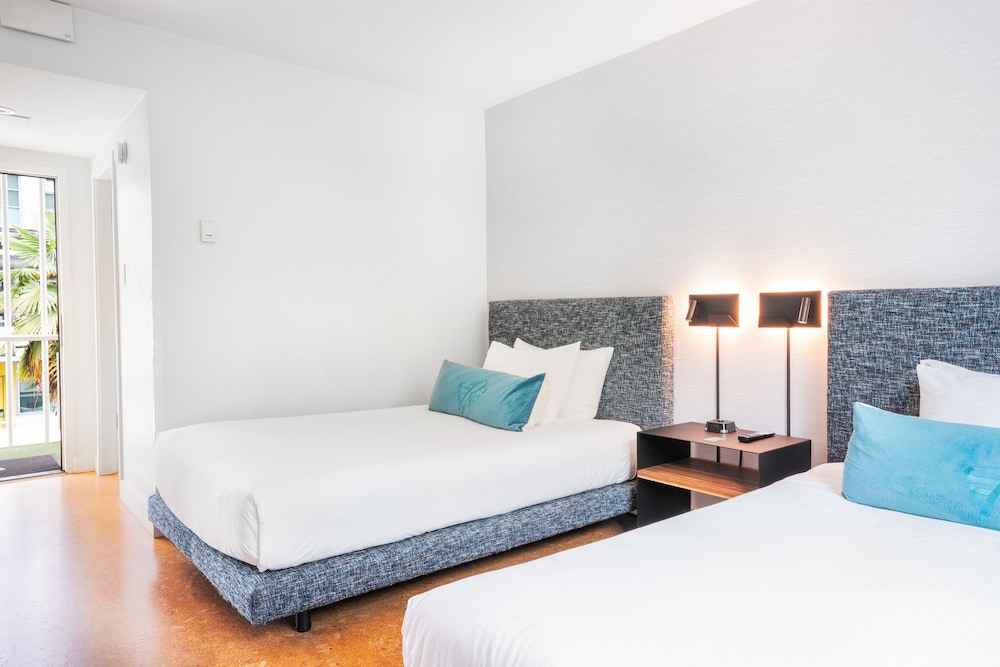 ROOM, 2 DOUBLE BEDS
