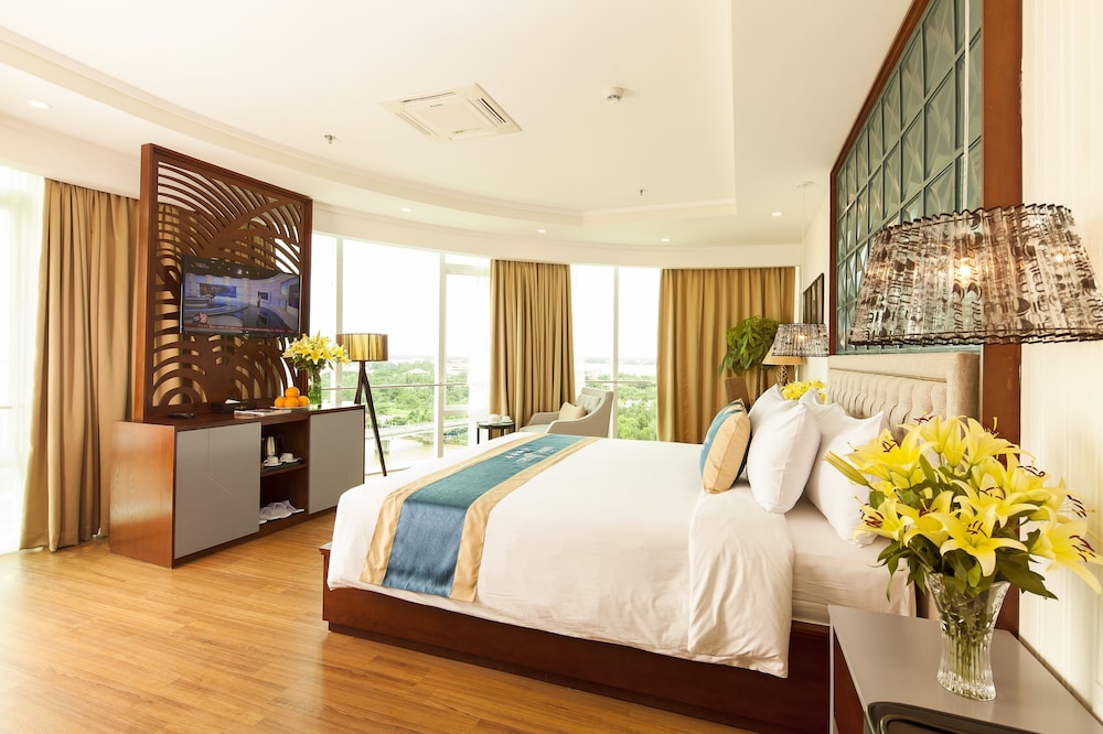 Ninh Kieu Riverside Hotel 24/70