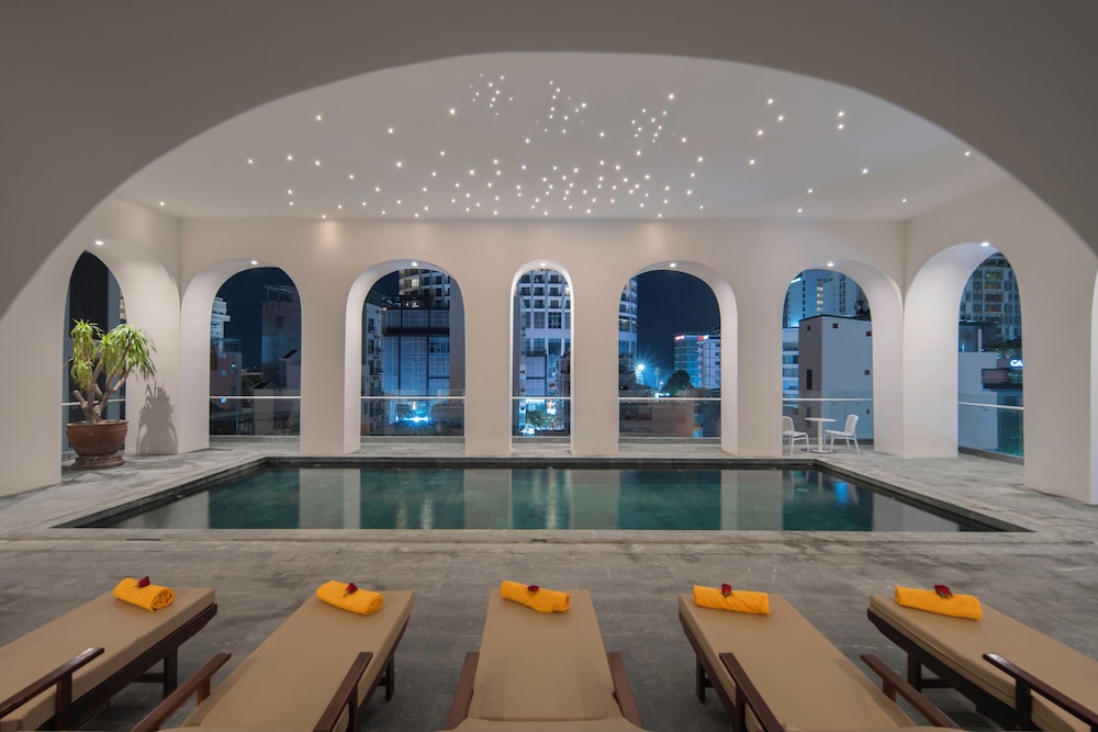 swimming pool spa