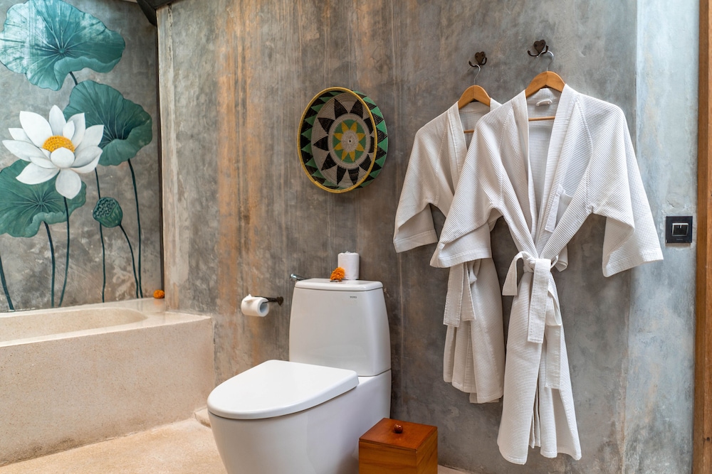 The Sender Pool Suite 43/50