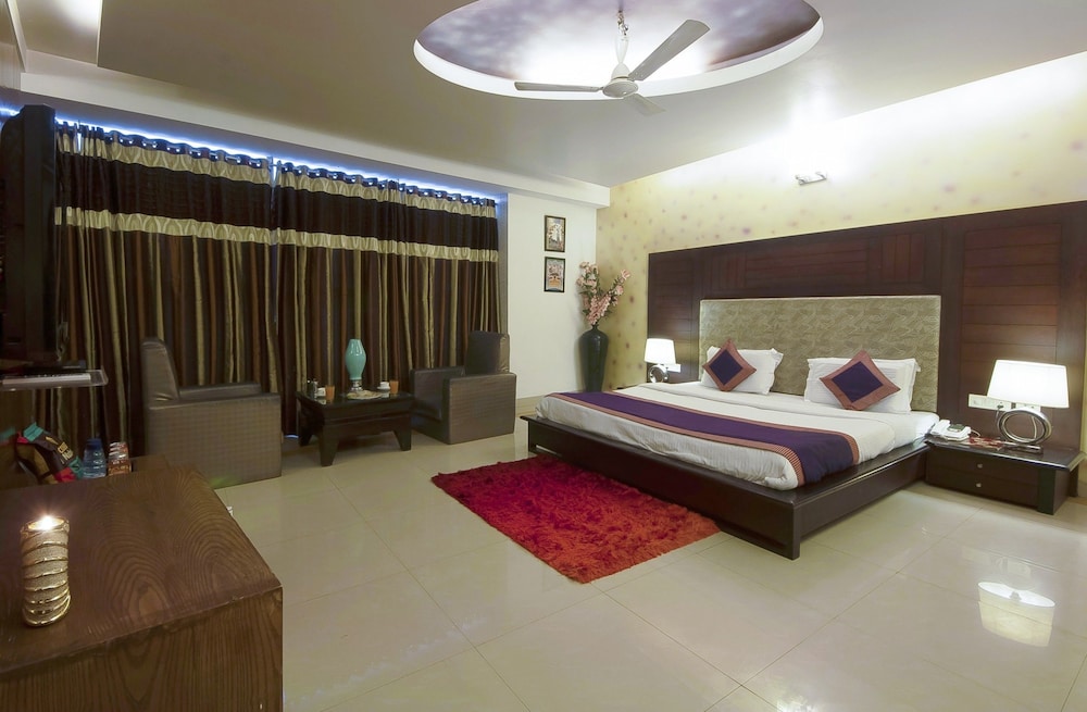 AIRPORT HOTEL DELHI 37 30/64