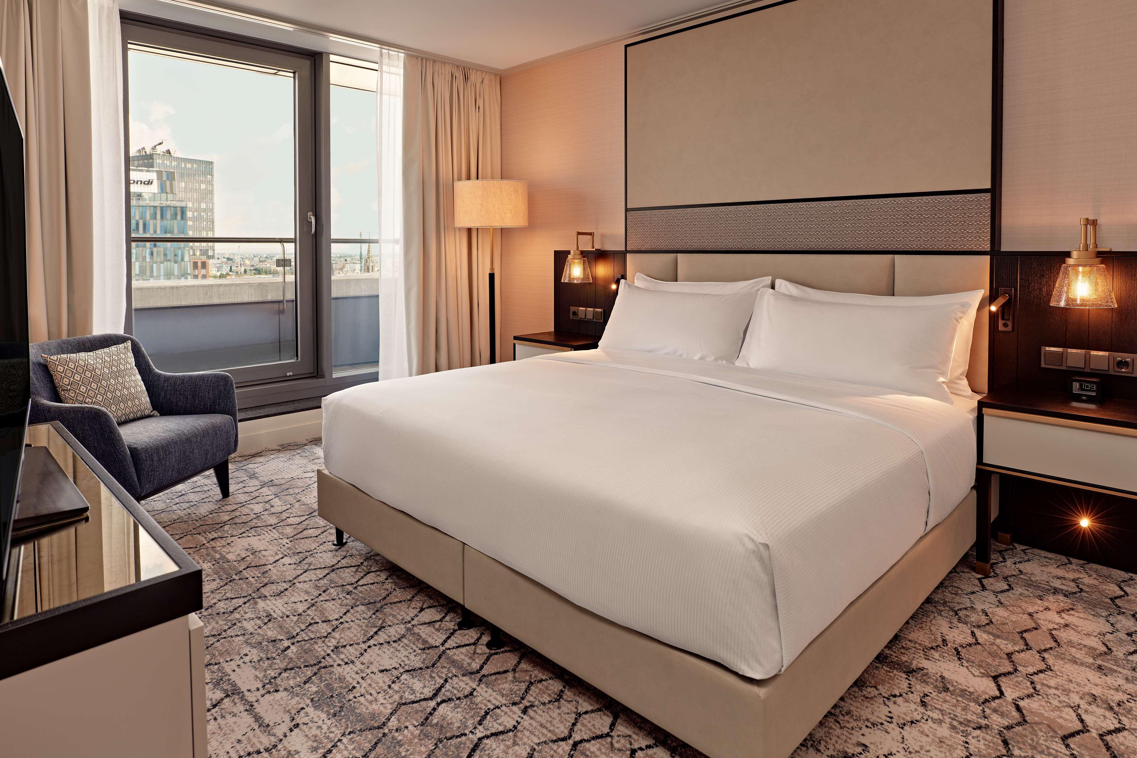 1 BEDROOM, PENTHOUSE SUITE, KING BED, PANORAMIC VIEW