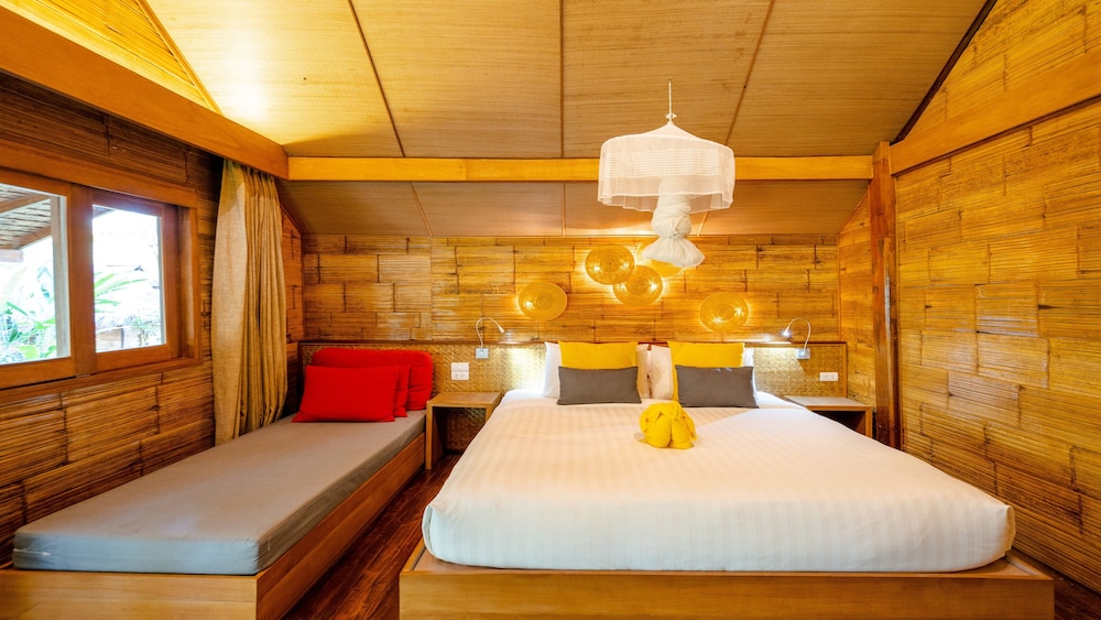 Grand, Village, King Bed