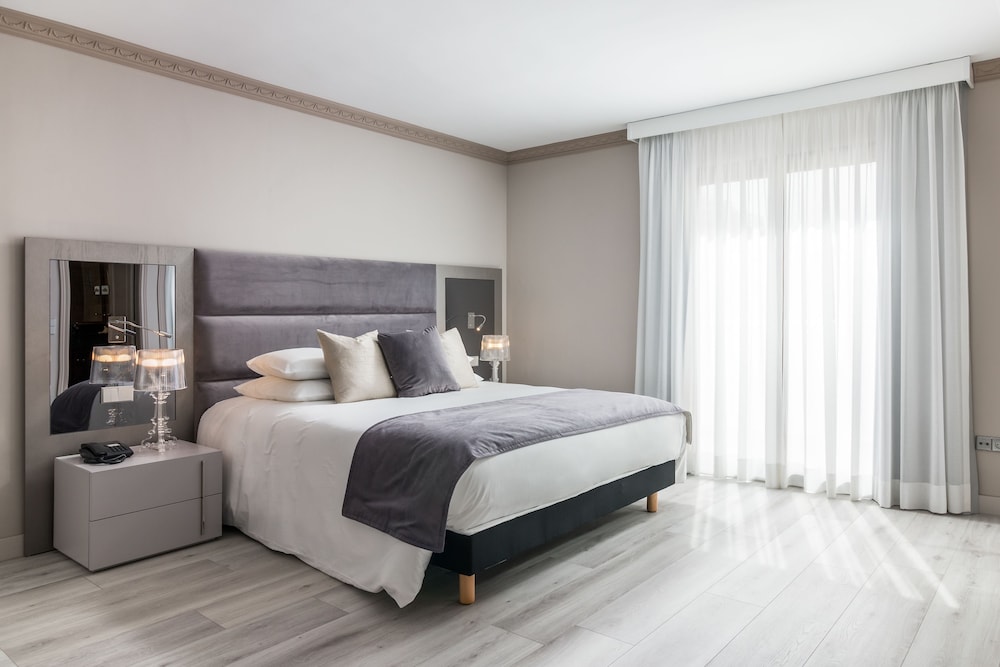 PASEO, DELUXE, DOUBLE BED