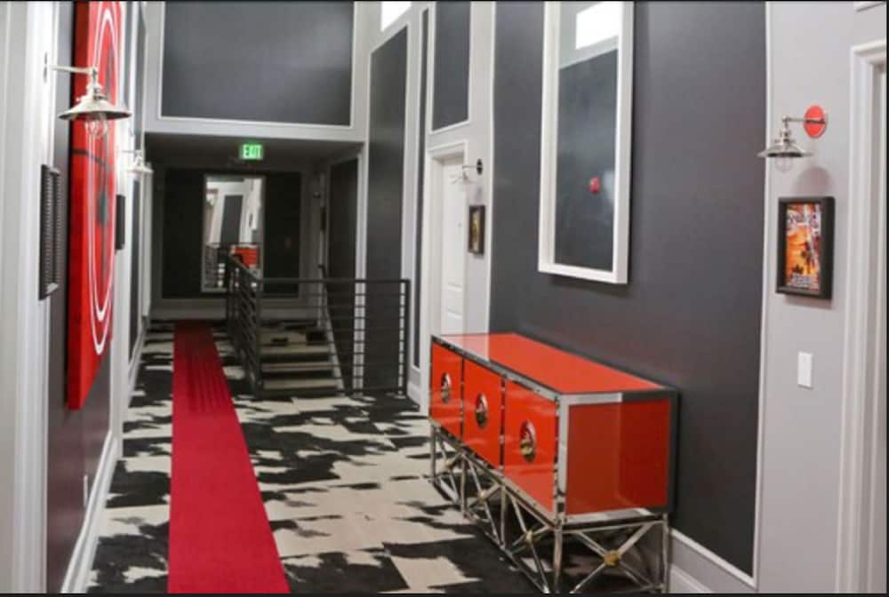 Hollywood Le Bon Hotel 35/50