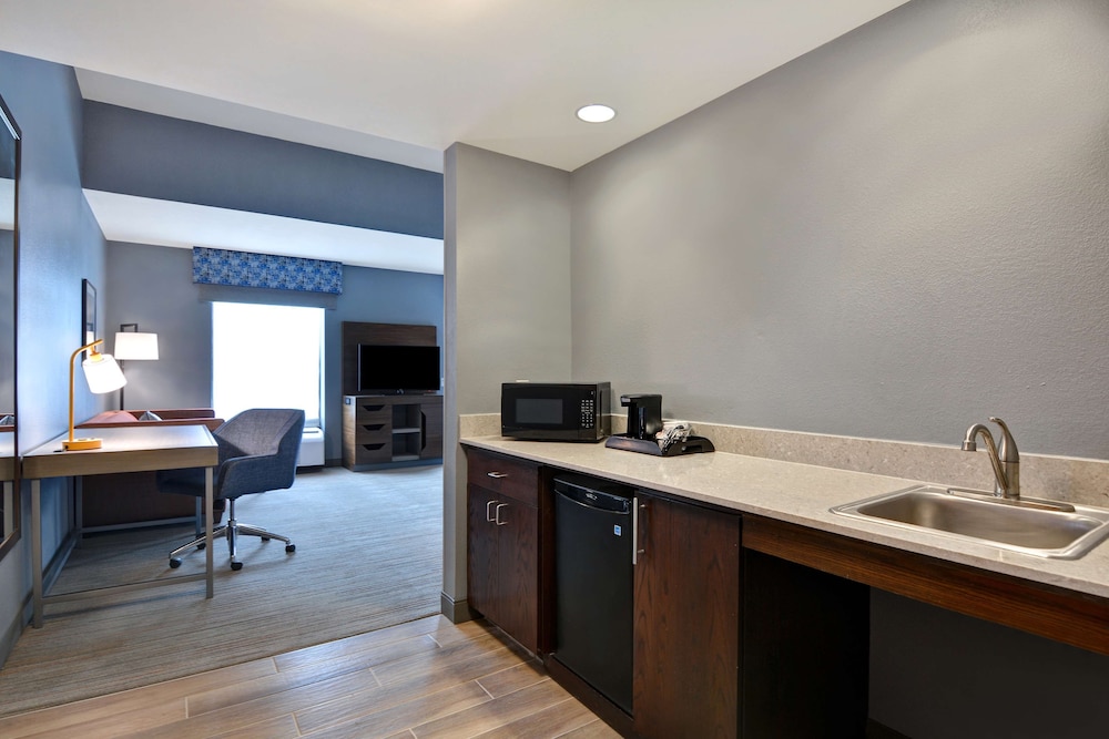 Hampton Inn and Suites Clearwater/St. Petersburg-Ulmerton Road 51/52