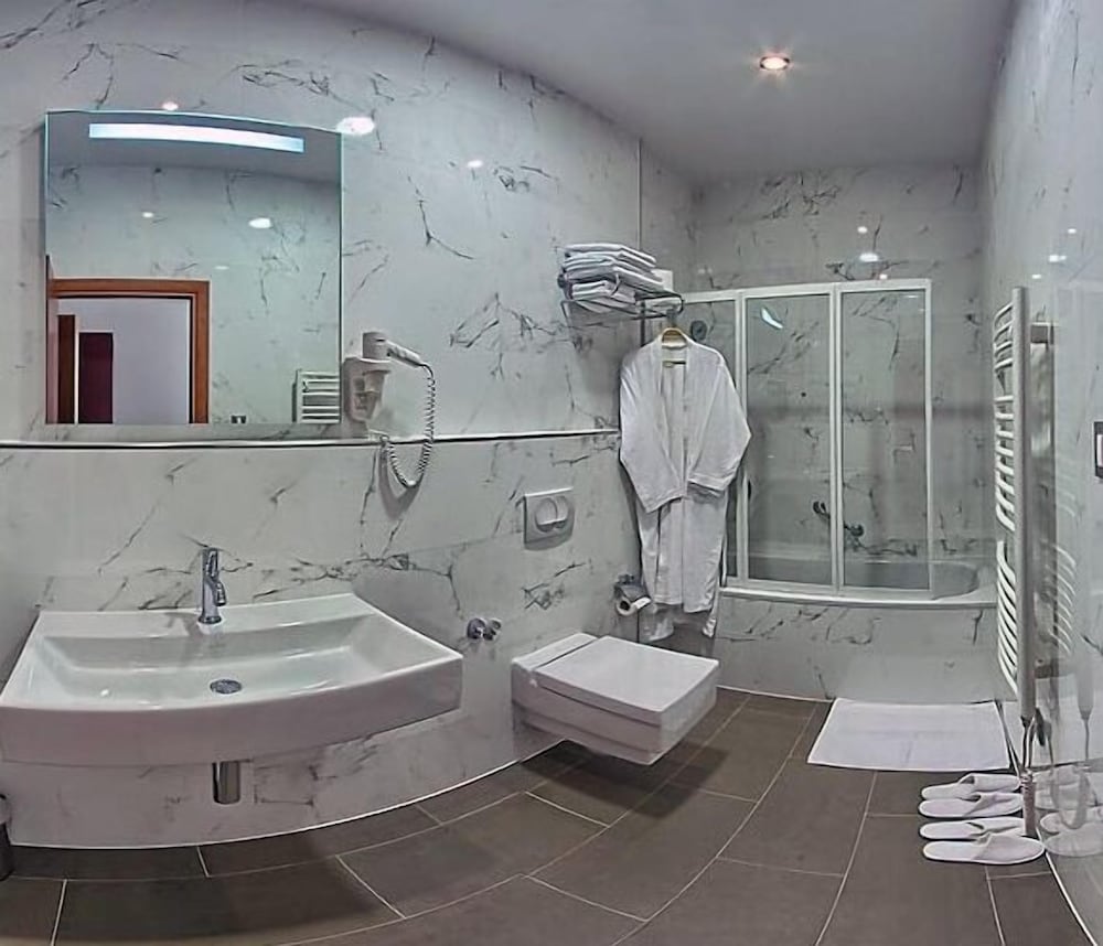 Hotel Monika 64/73