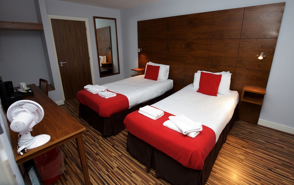 SUPERIOR, TWIN BEDS, NO WINDOW