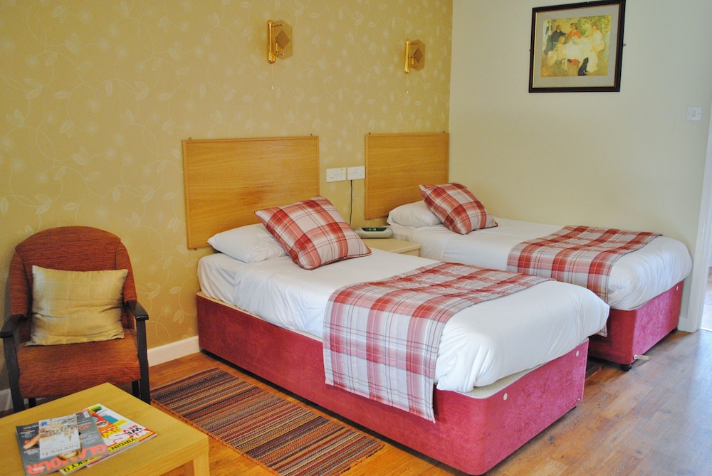 Marsham Arms Coaching Inn Hotel 25/65