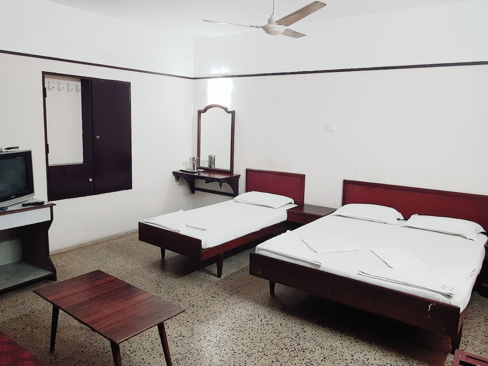 Hotel Keerthi 5/29