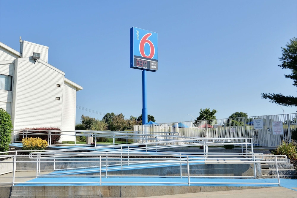 Motel6 Nashua, NH - North 48/58