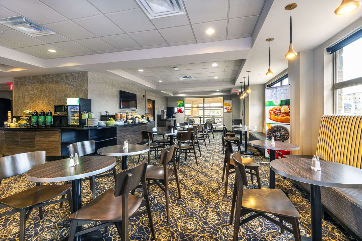 Quality Inn and Suites Petawawa 14/28