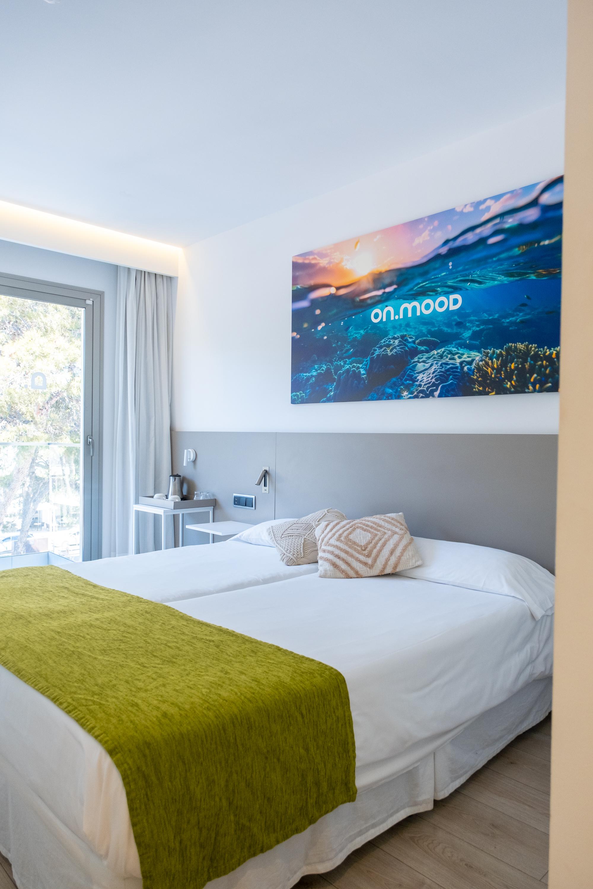 Room, Street View, Balcony