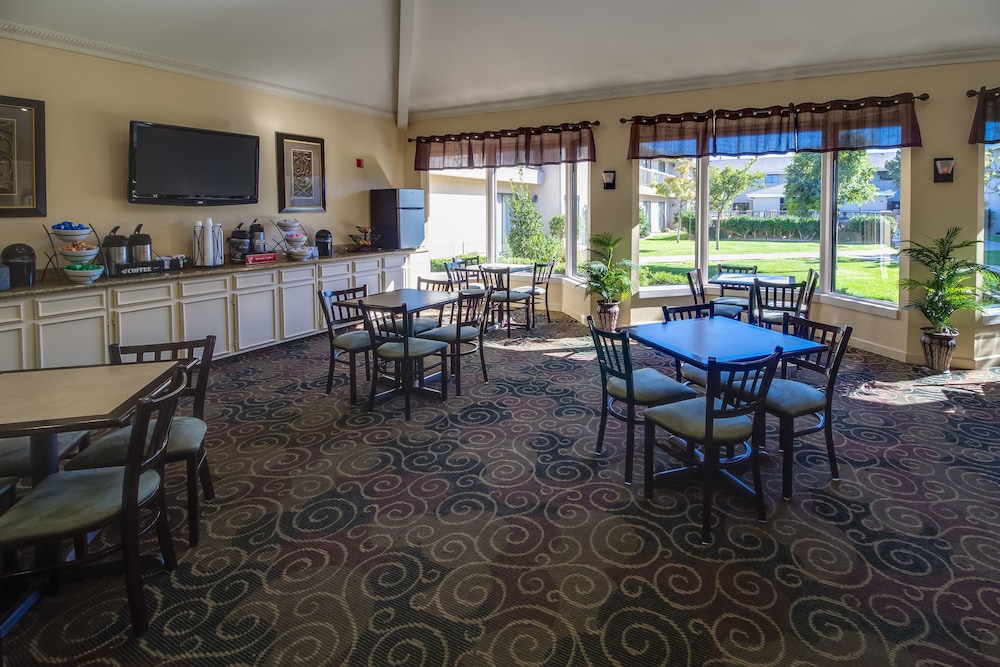 Ashmore Inn and Suites 40/61