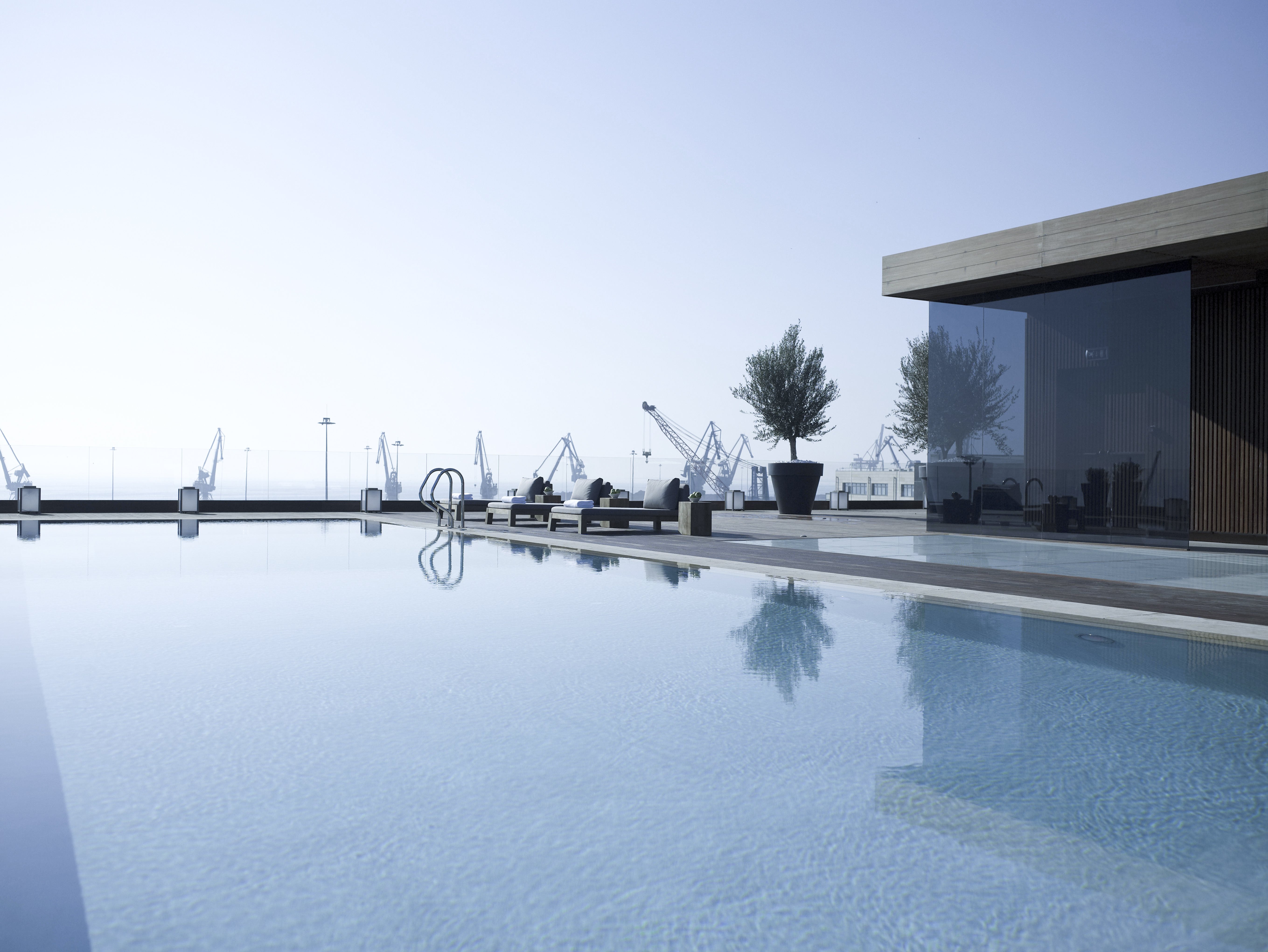 The Met Hotel, a Member of Design Hotels 52/53